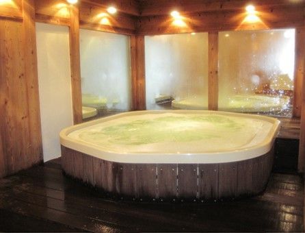 Jacuzzis in Overland Park
