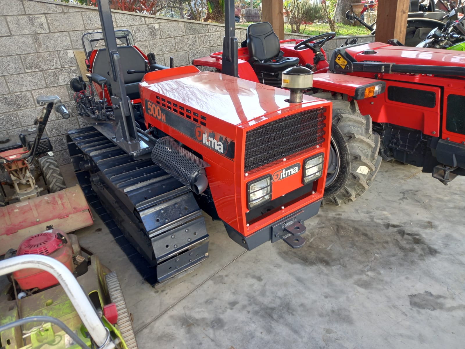 trattore usato in esposizione per la vendita