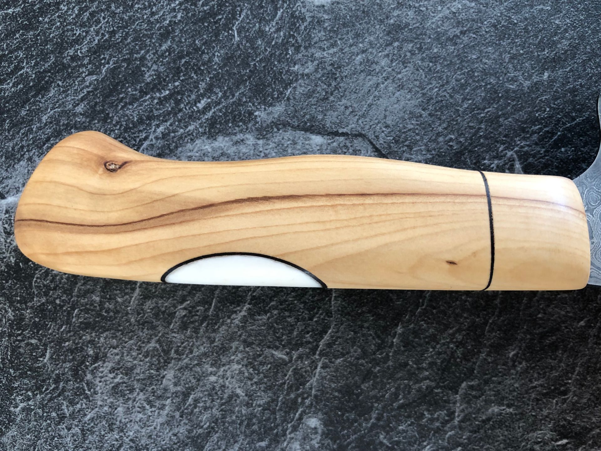 Messergriff aus Flieder mit Einlage aus Knochen Messergriff Flieder