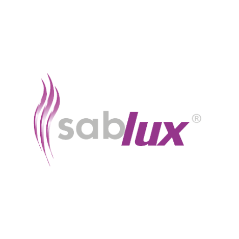 Un logo violet et blanc pour sablux sur fond blanc.