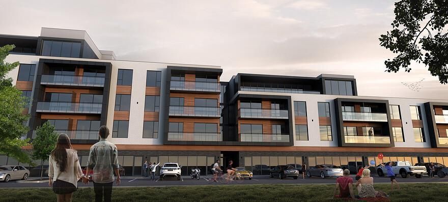 Un homme et une femme se tiennent devant un grand bâtiment.