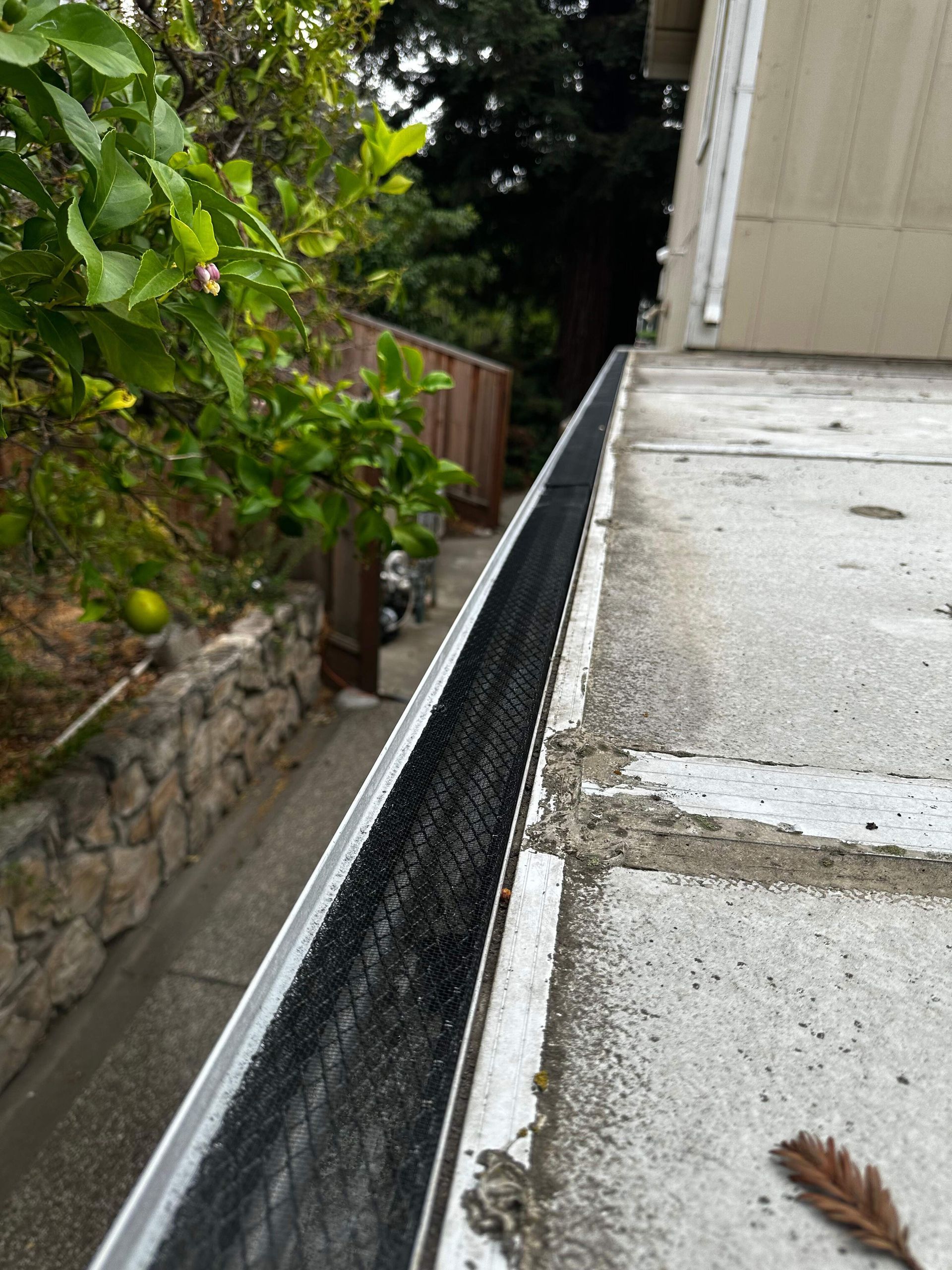 flat roof gutter,flat roof gutter guard,flat-roof gutter guard