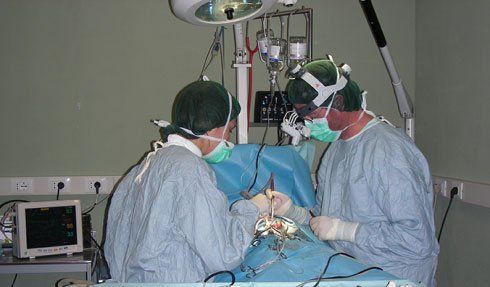 Due chirurghi in sala operatoria