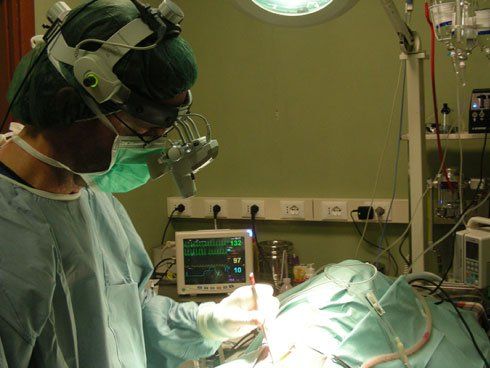 Chirurgo in sala operatoria