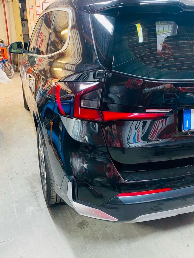 Carrozzeria di auto riparata