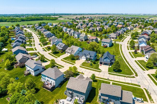 Urbandale houses sky view