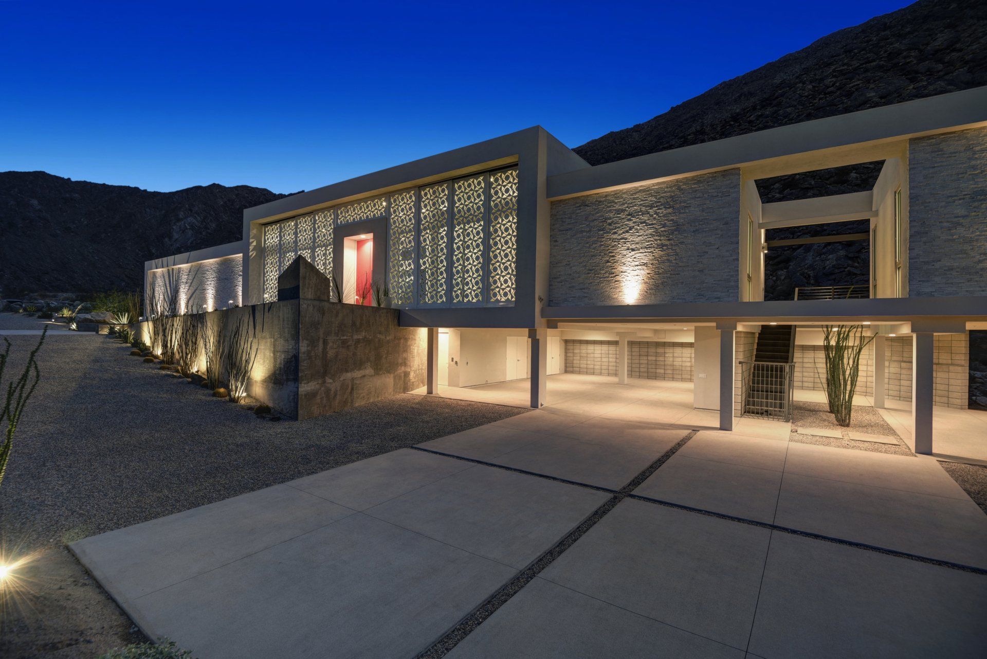 Screen House Palm Springs | carport night