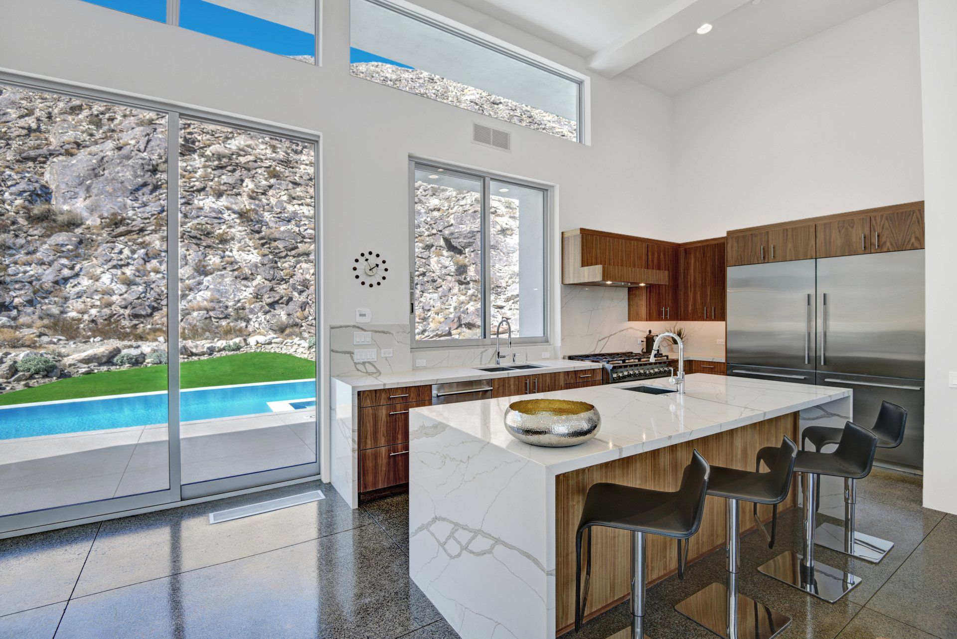 Screen House Palm Springs | Kitchen Island