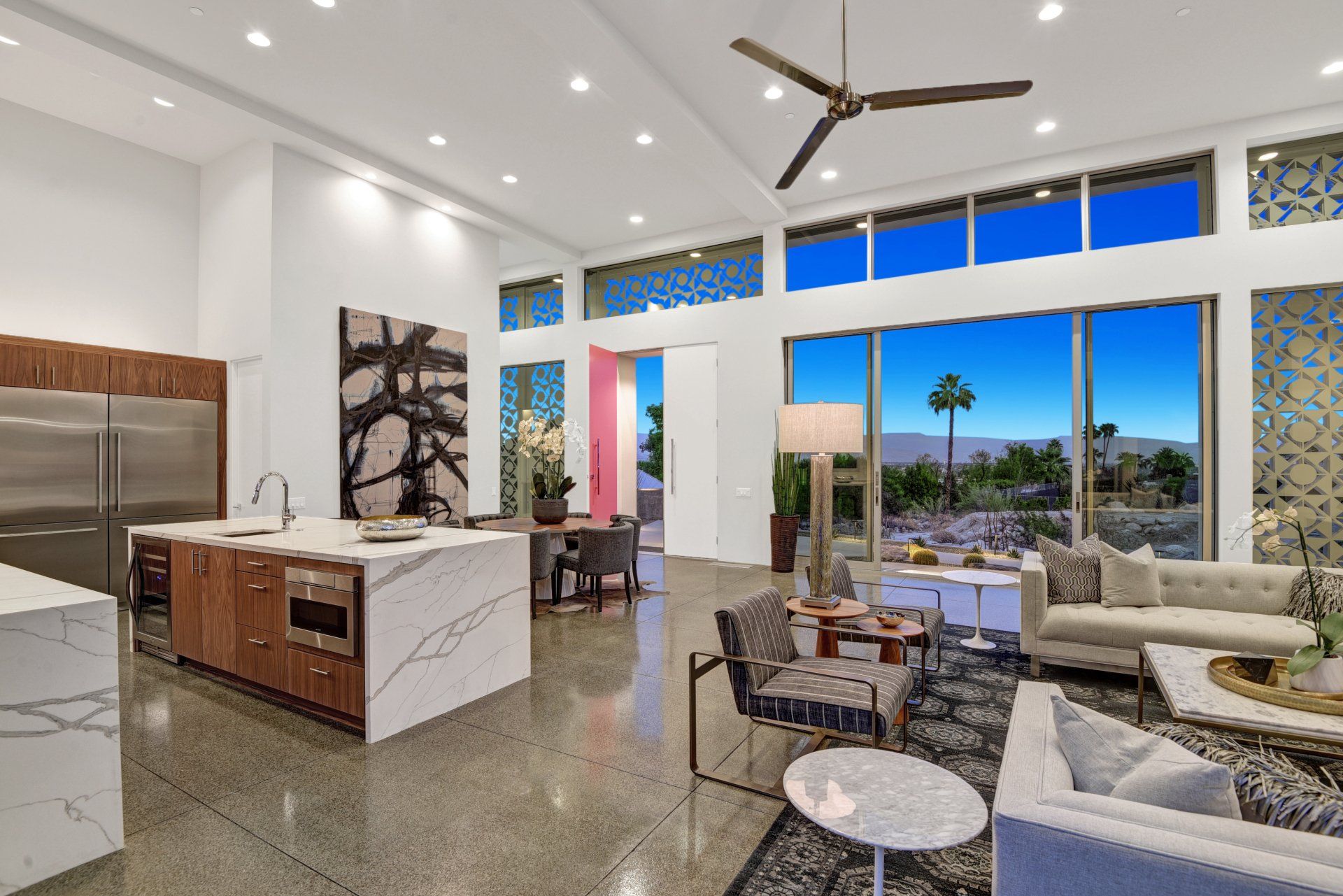 Screen House Palm Springs | Living room to Kitchen
