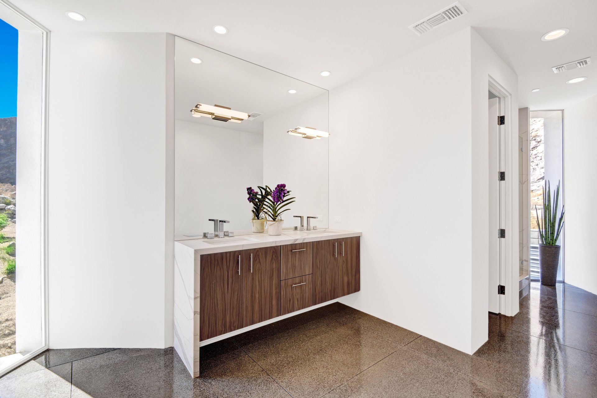 Screen House Palm Springs | Junior Suite Bathroom