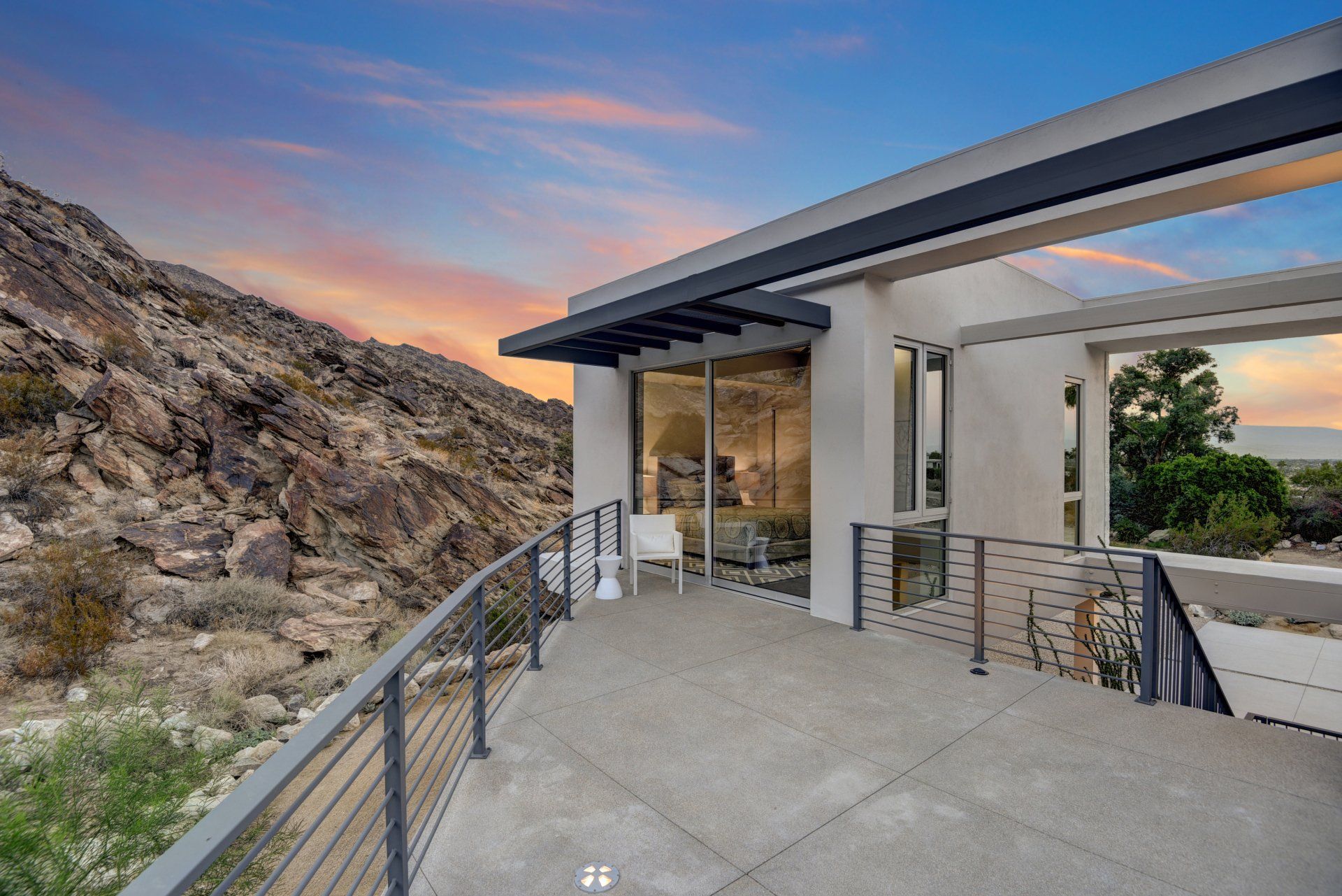 Screen House Palm Springs | Casita Patio