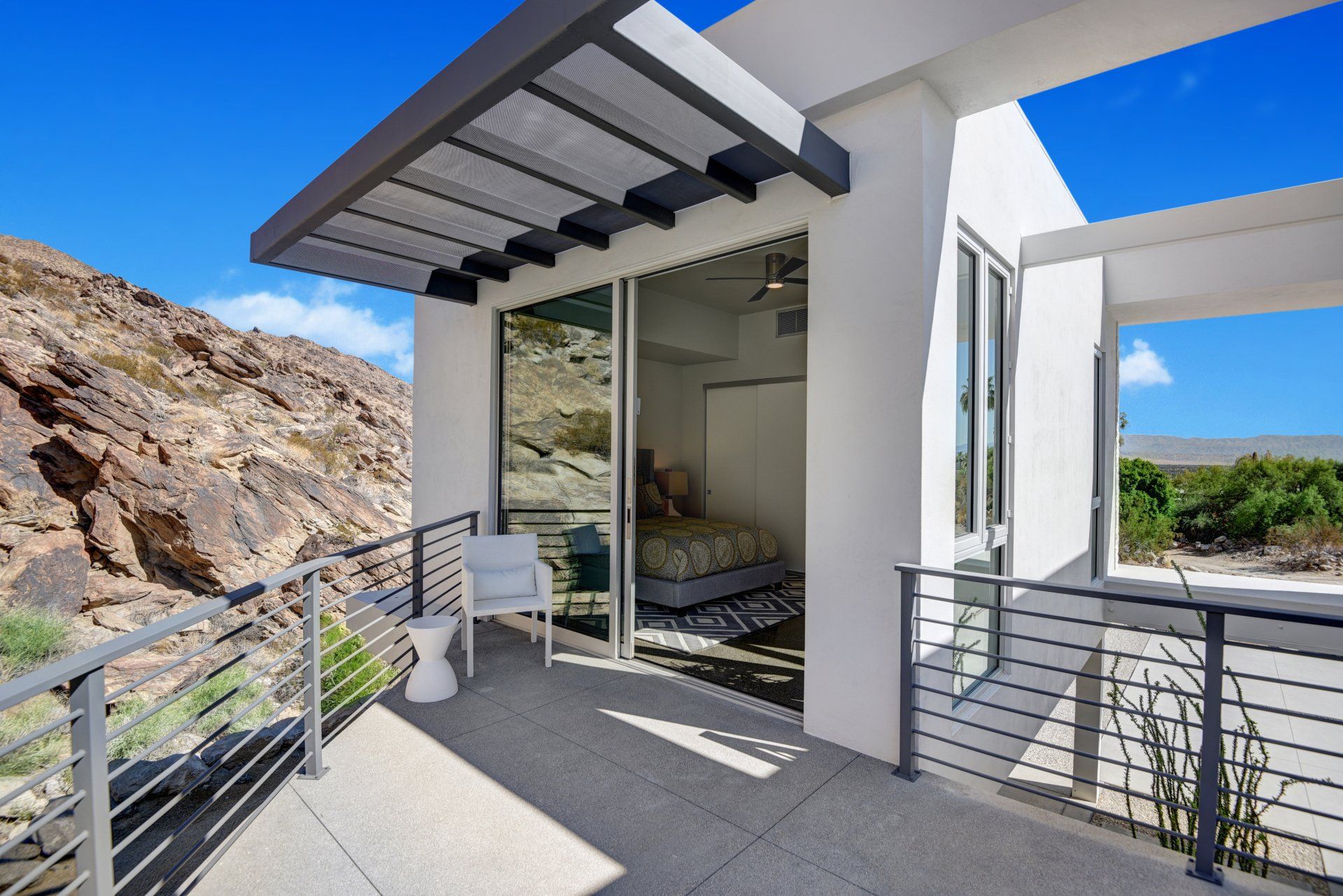 Screen House Palm Springs | Casita Entrance