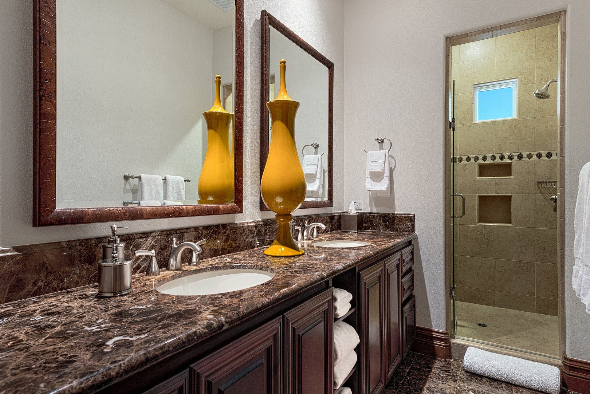 Toscana Country Club | Guest Bathroom