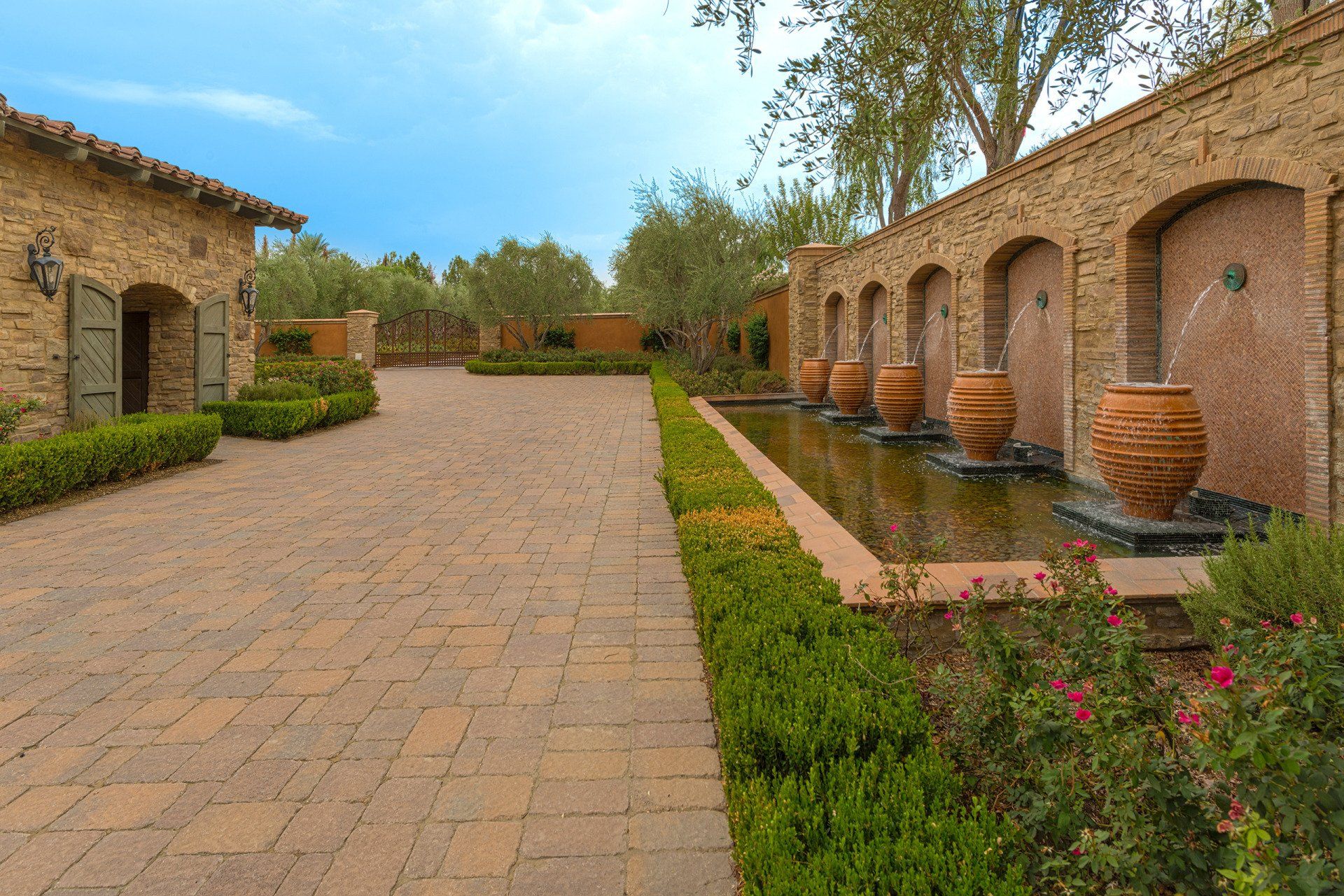 Toscana Country Club | Driveway