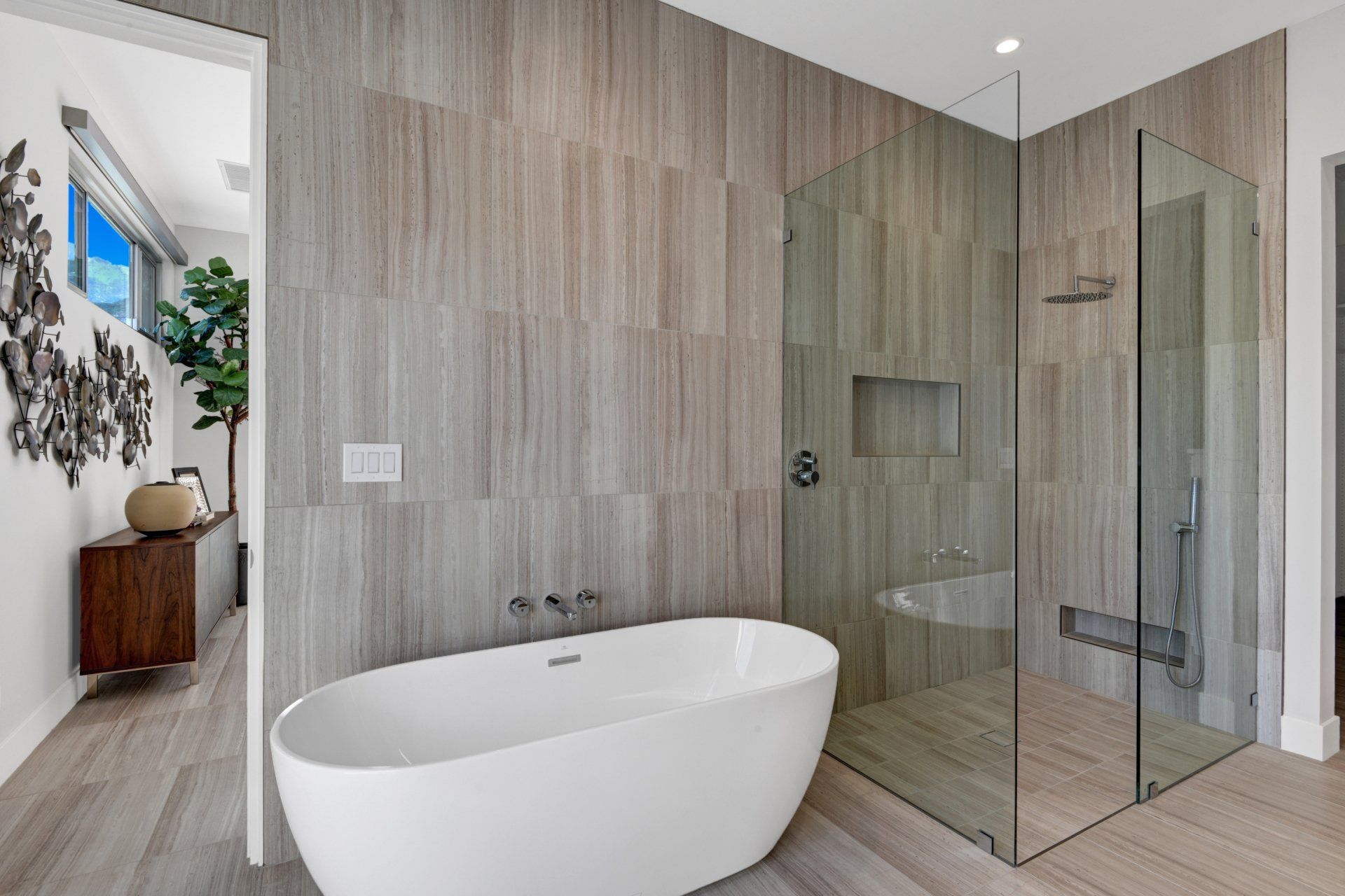 Bogart Trail | Master Bathroom Tub