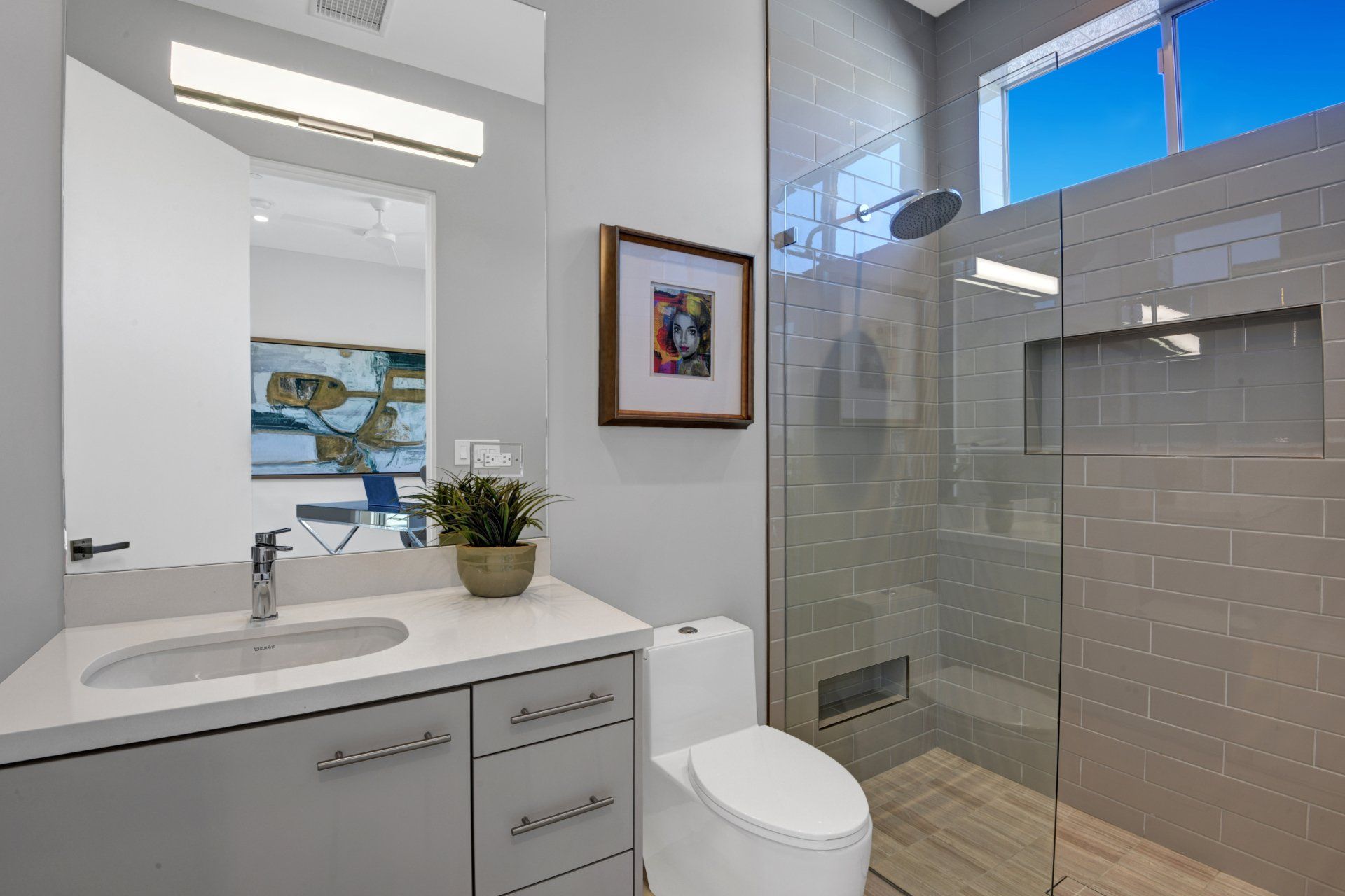 Bogart Trail | Guest Bathroom