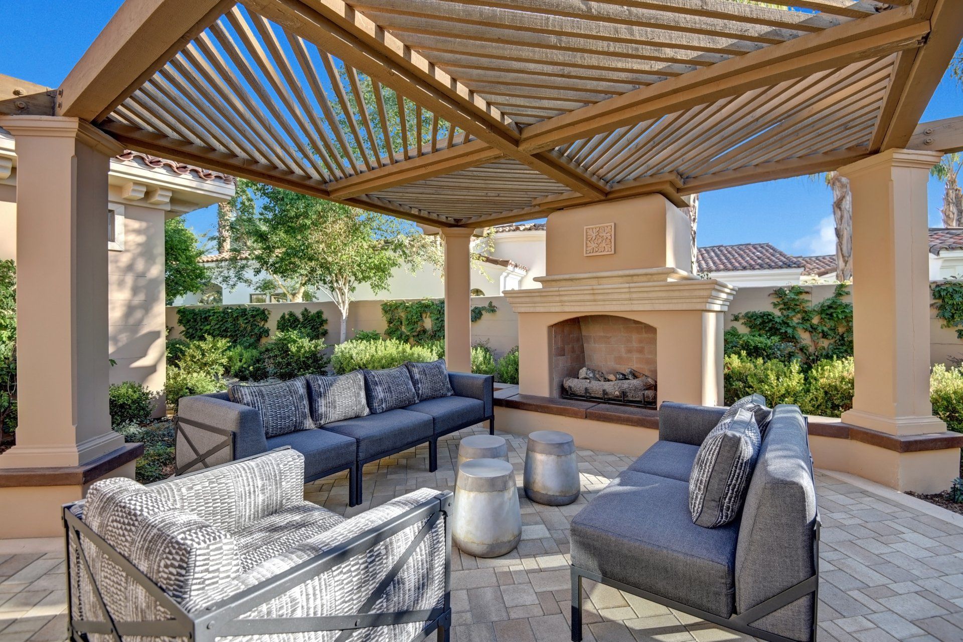 Toscana CC | Outdoor Lounge Area