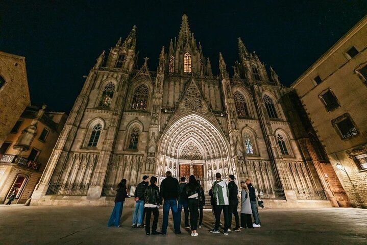 Guided night ghost tour outside Barcelona Cathedral in the Gothic Quarter