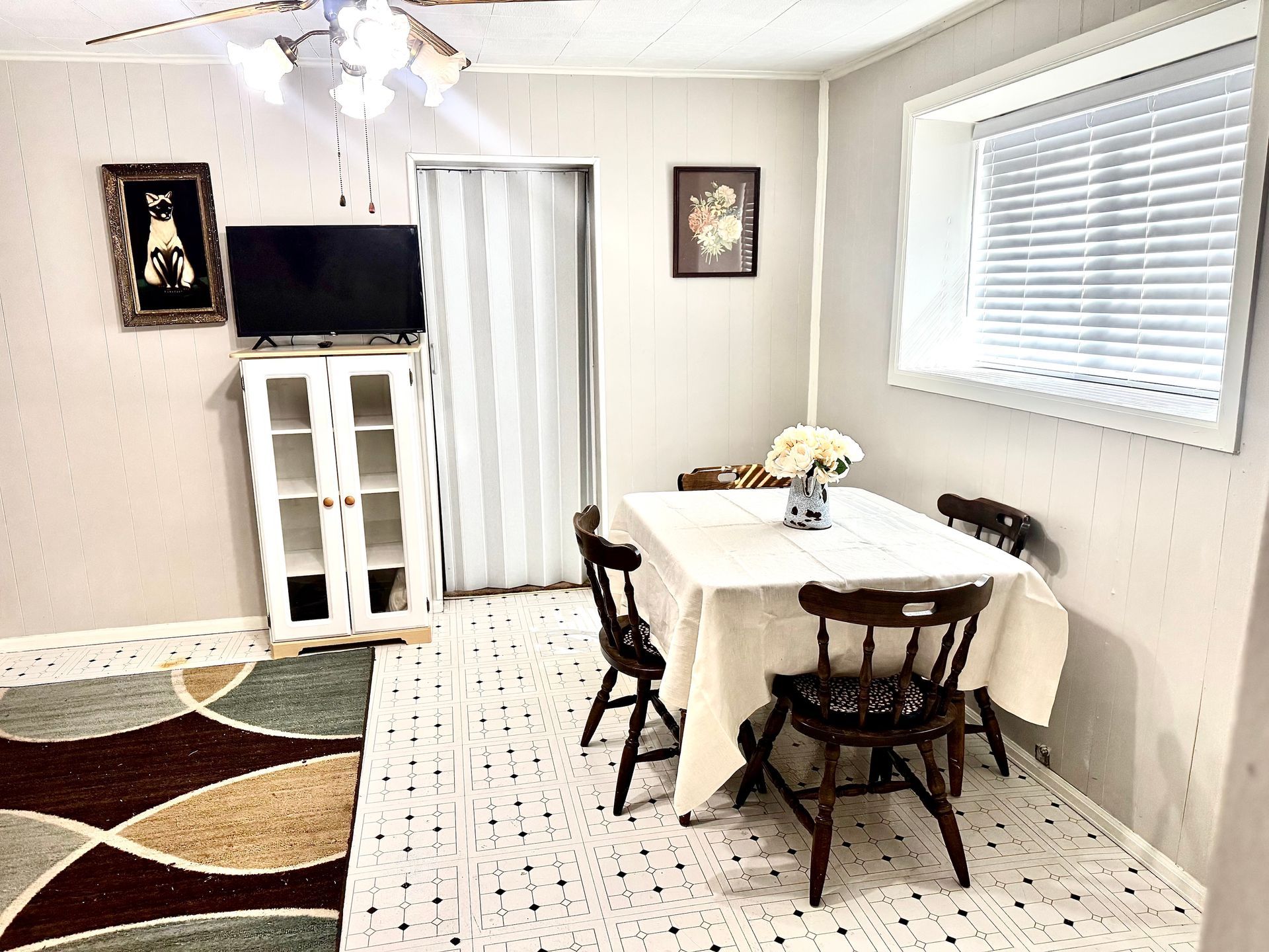 Dining area with table chairs and TV at Stucco Casa