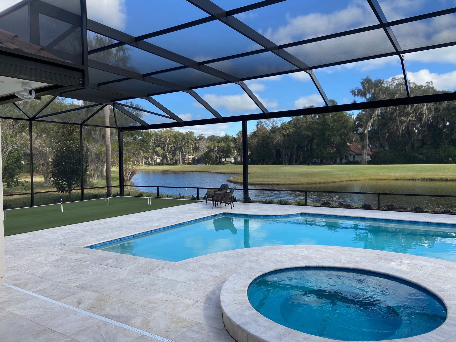 differences between a pool cage