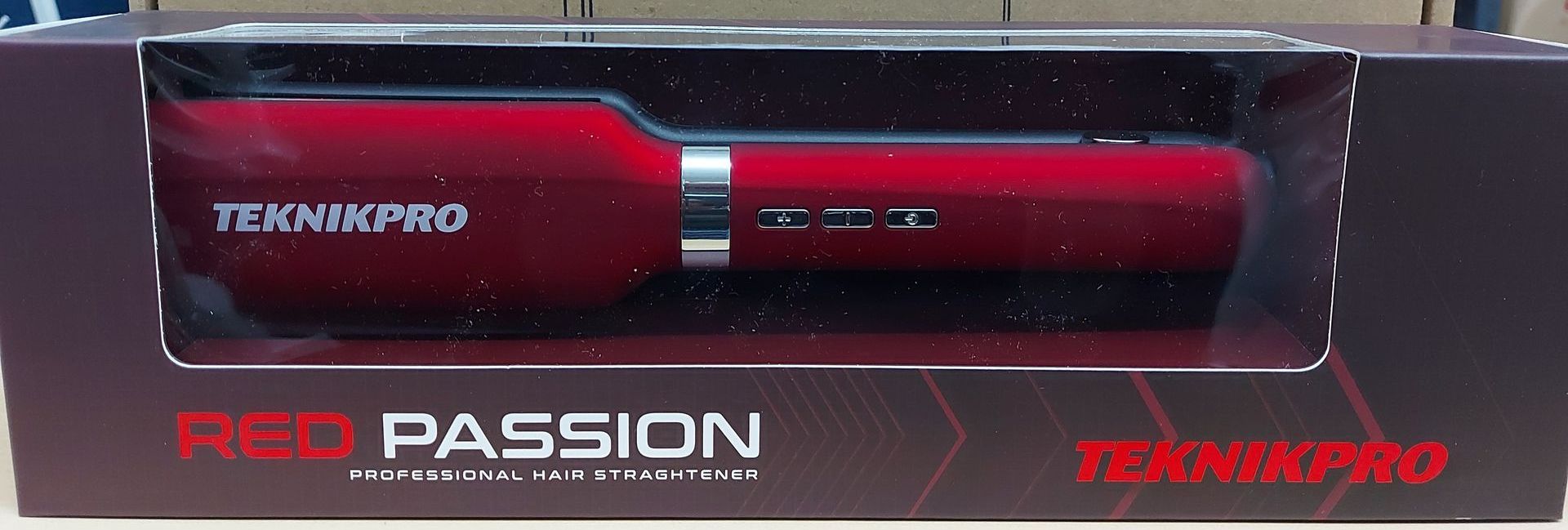 Producto para peinar el cabello de color rojo en una caja etiquetada