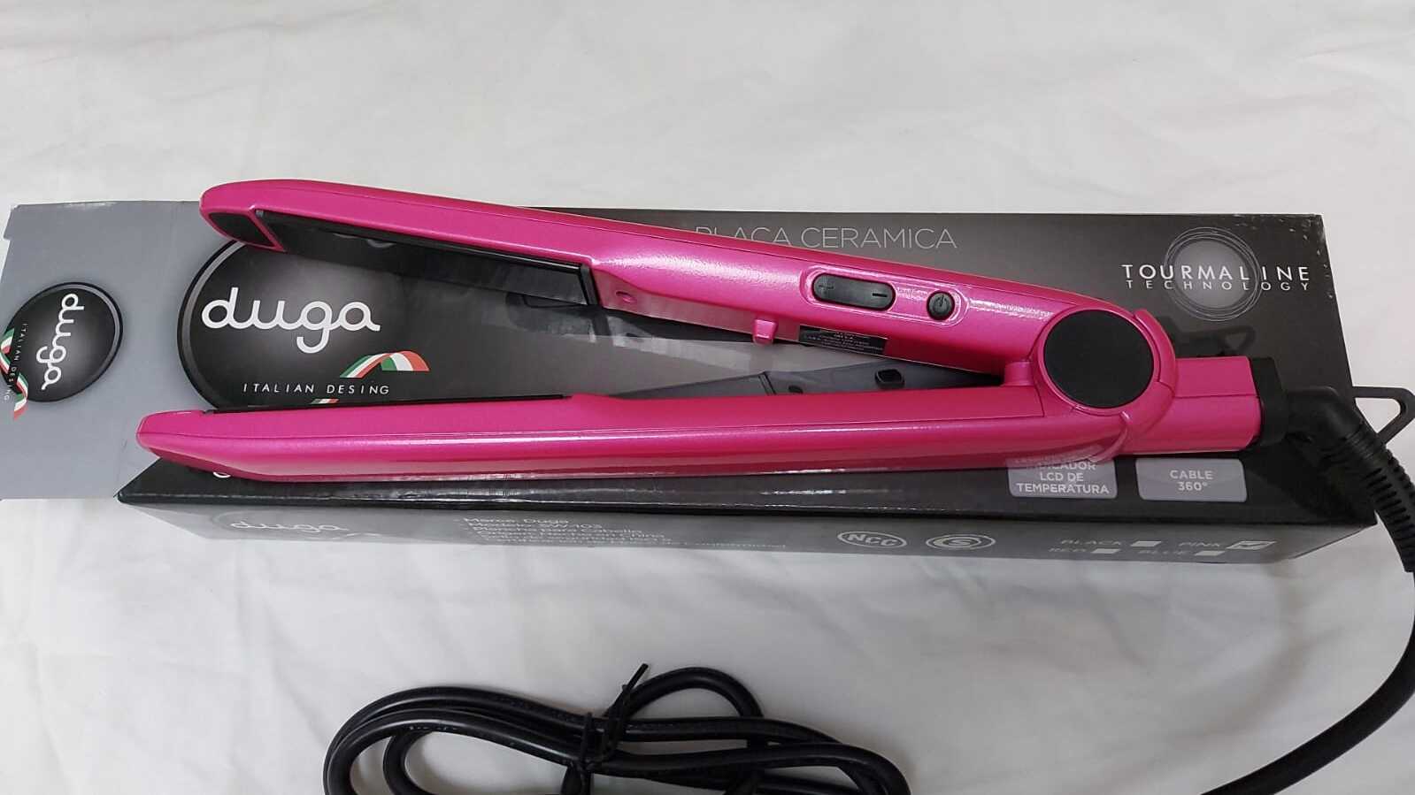 Plancha de pelo Duga color rosa en su caja con cable negro.
