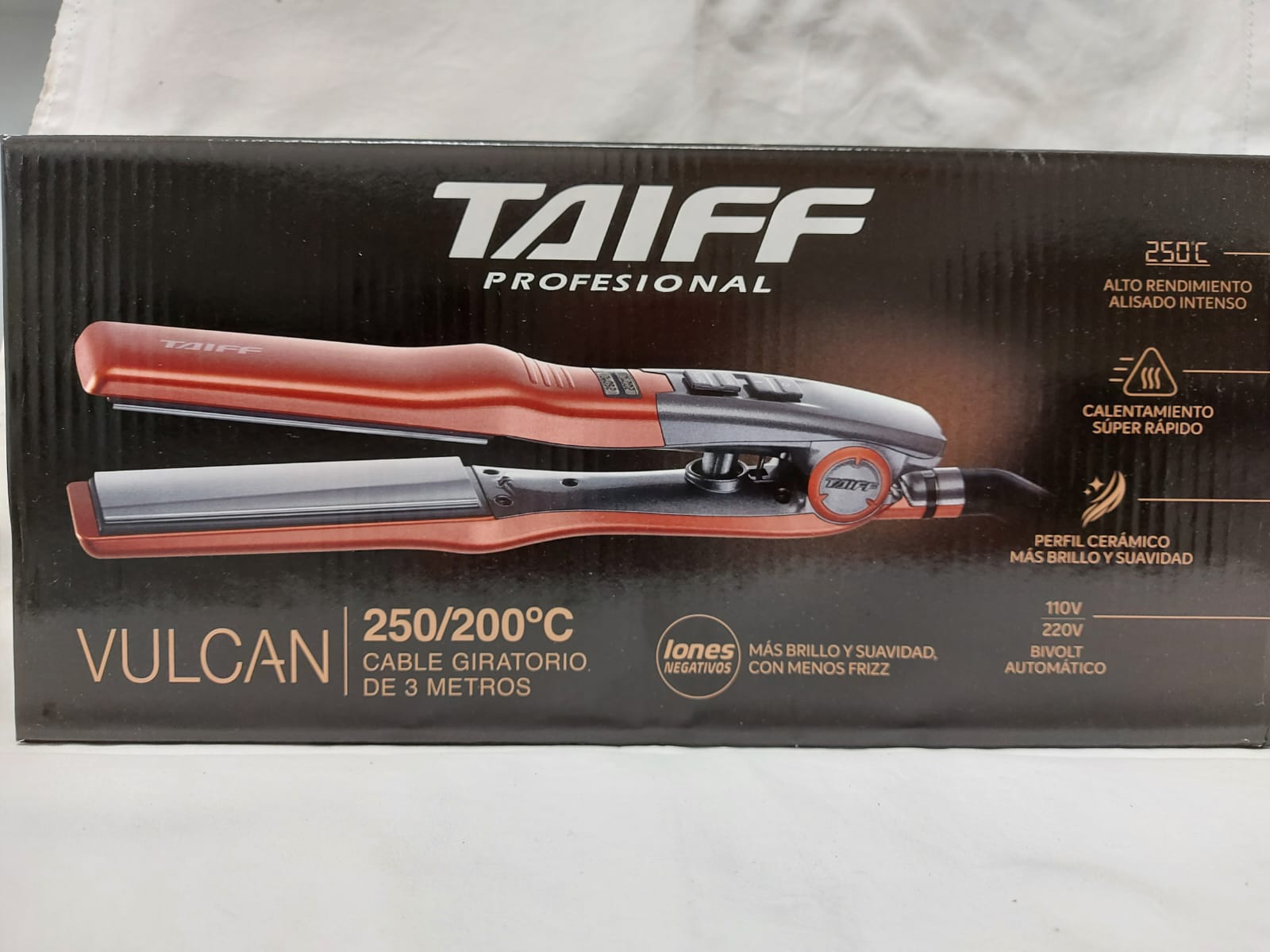 Plancha de pelo Taiff Vulcan en caja roja y negra.