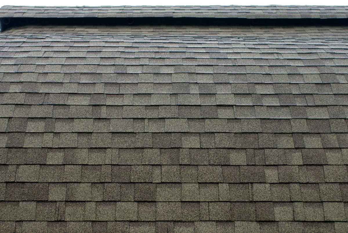 A close up of a roof with shingles on it.