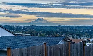 Des Moines, WA ocean view with mt. rainier
