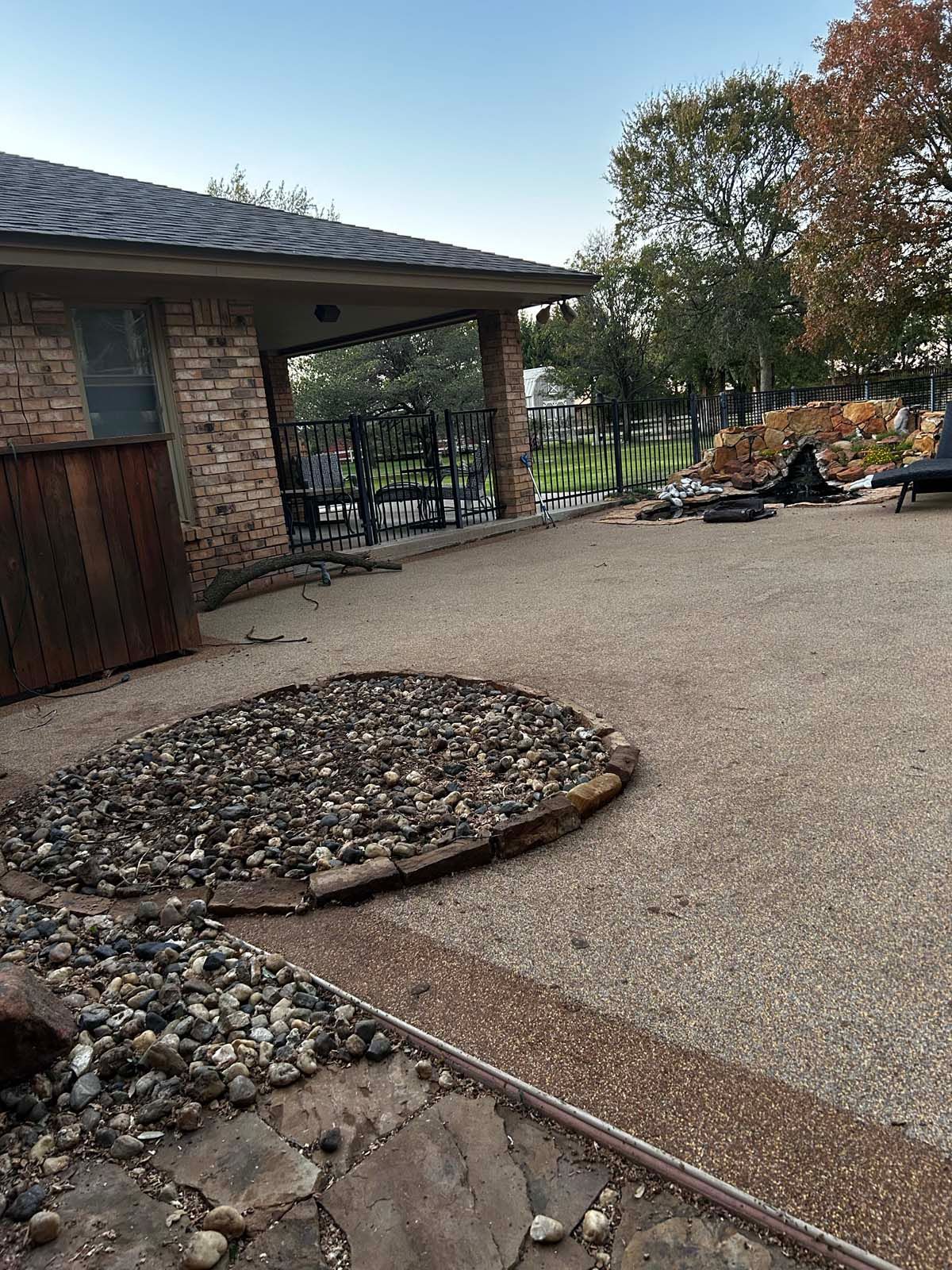 There is a fire pit in the backyard of a house.