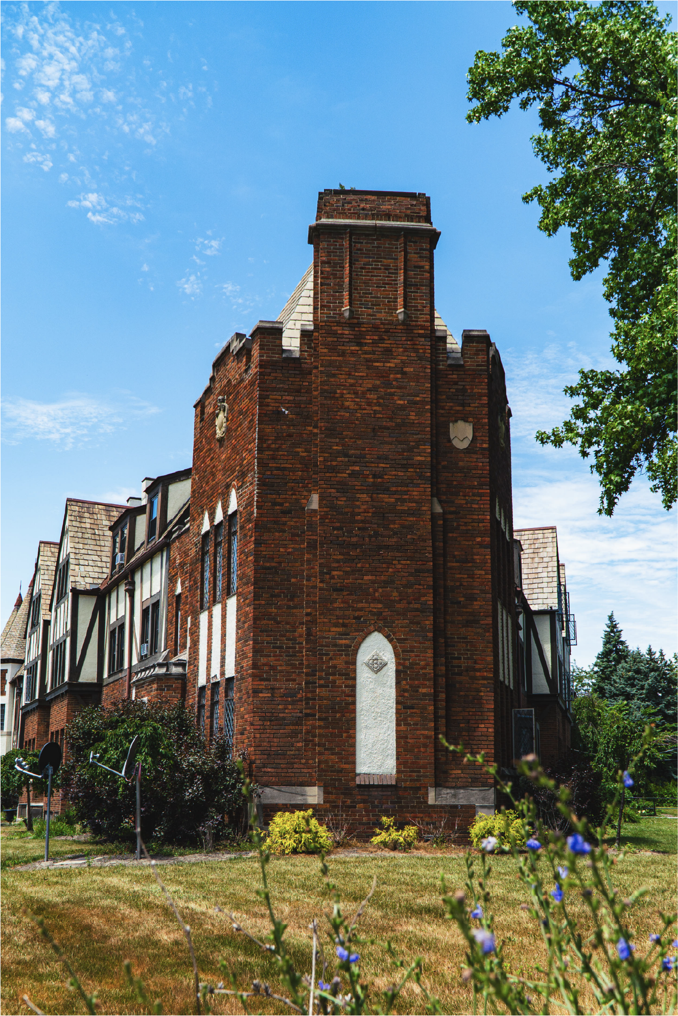 Ludlow Gables is a 22-unit Tudor style complex 
