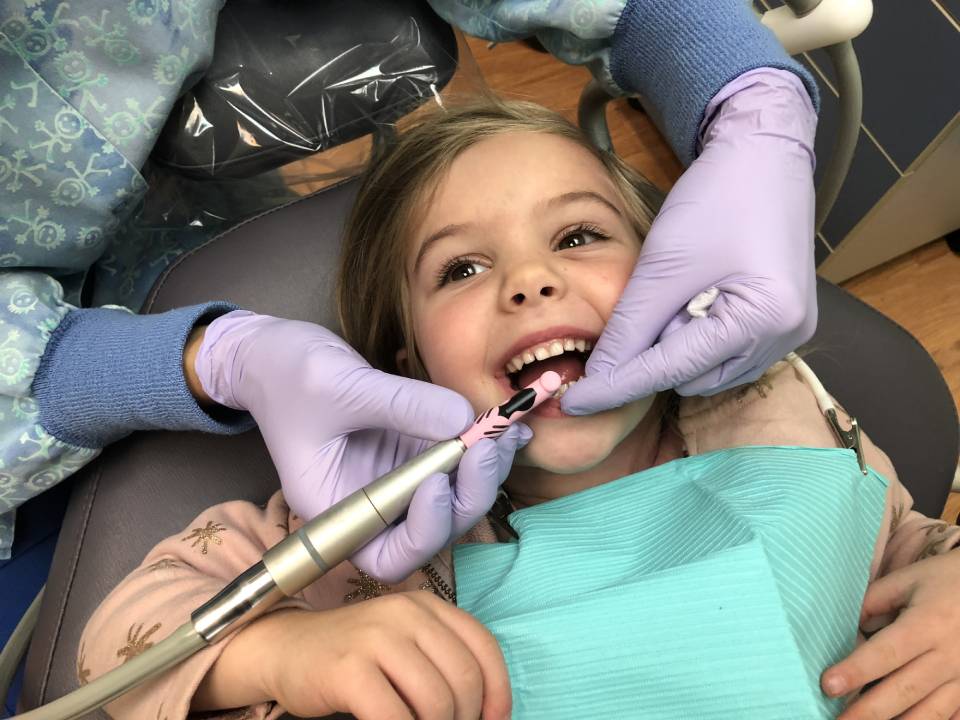 bimba serena dal dentista