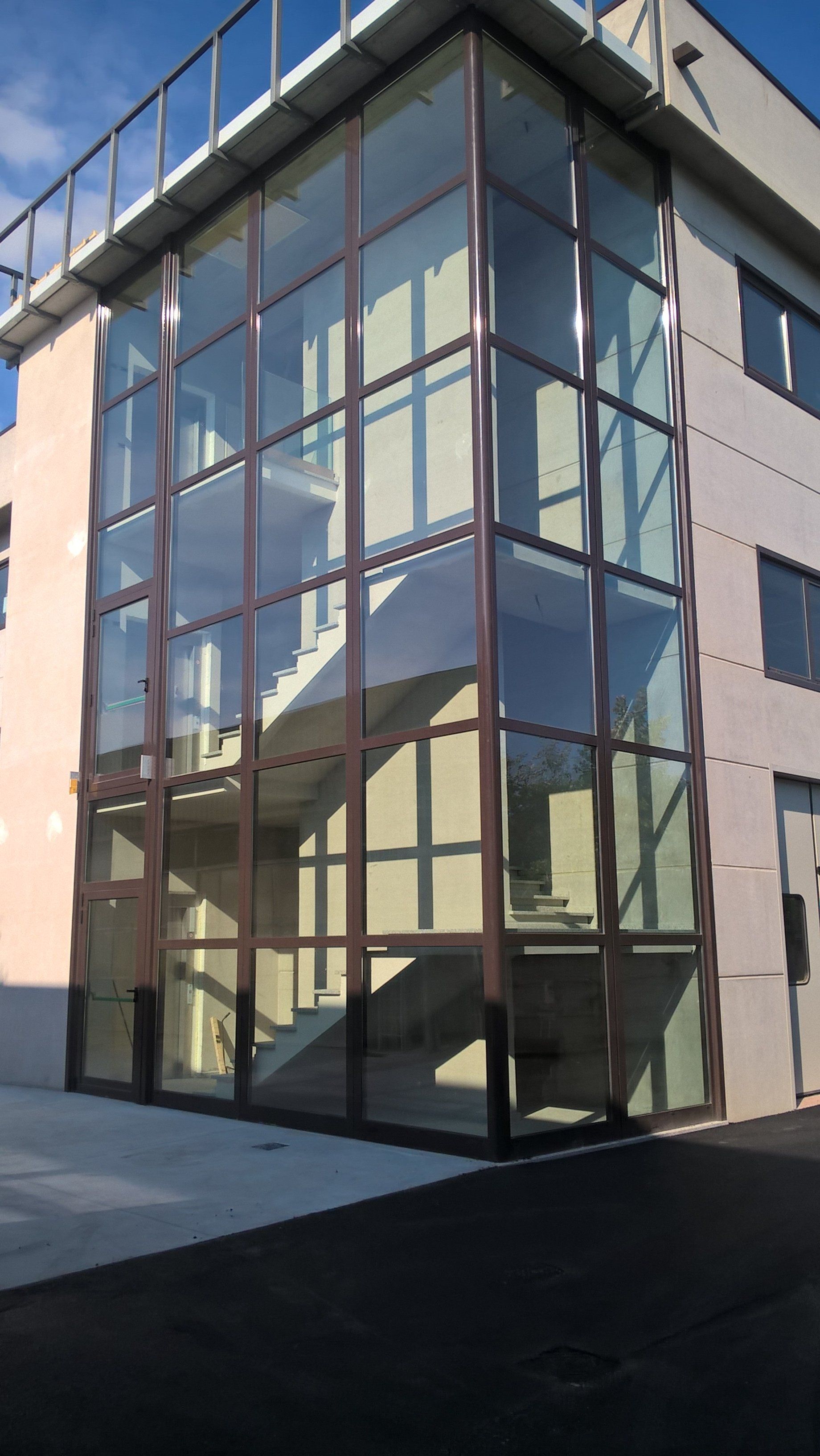 INFISSI IN ALLUMINIO CON SOTTO STRUTTURA IN ACCIAIO