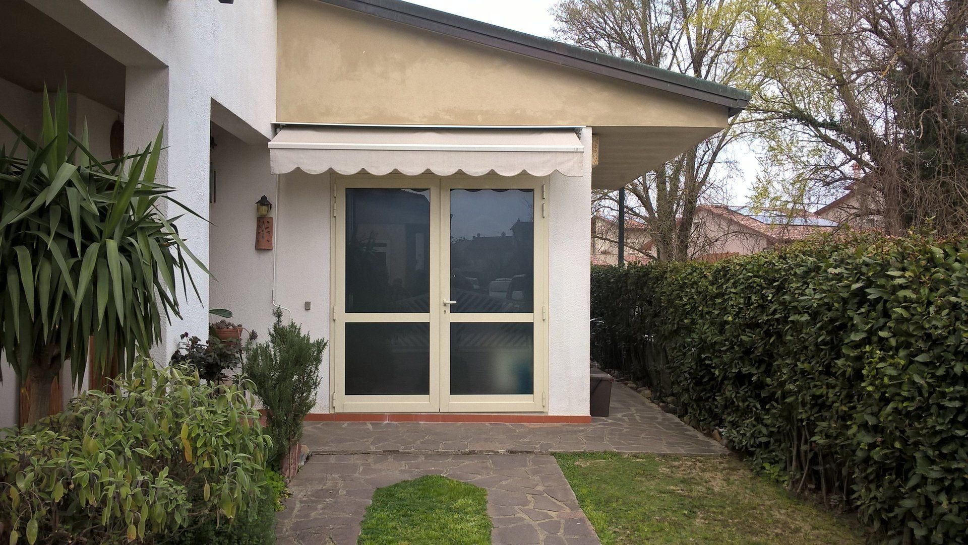 INFISSI IN ALLUMINIO E VETRO