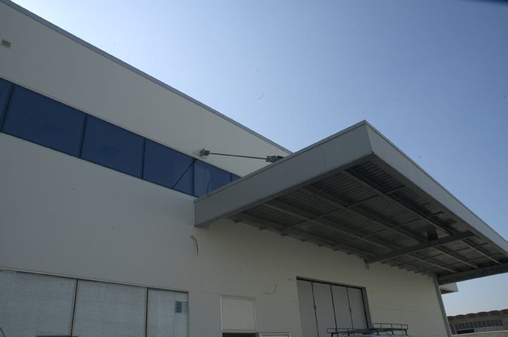 DETTAGLIO PENSILINA IN ACCIAIO ZINCATO