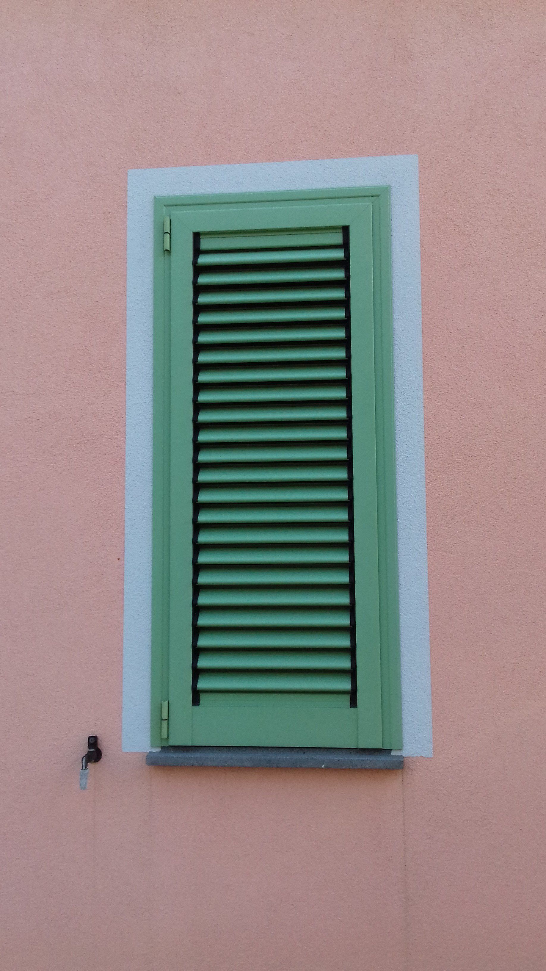 PERSIANA IN ALLUMINIO A LAMELLE ORIENTABILI