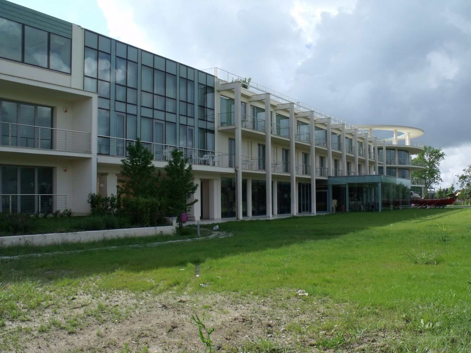 facciata strutturale con infissi anta e ribalta