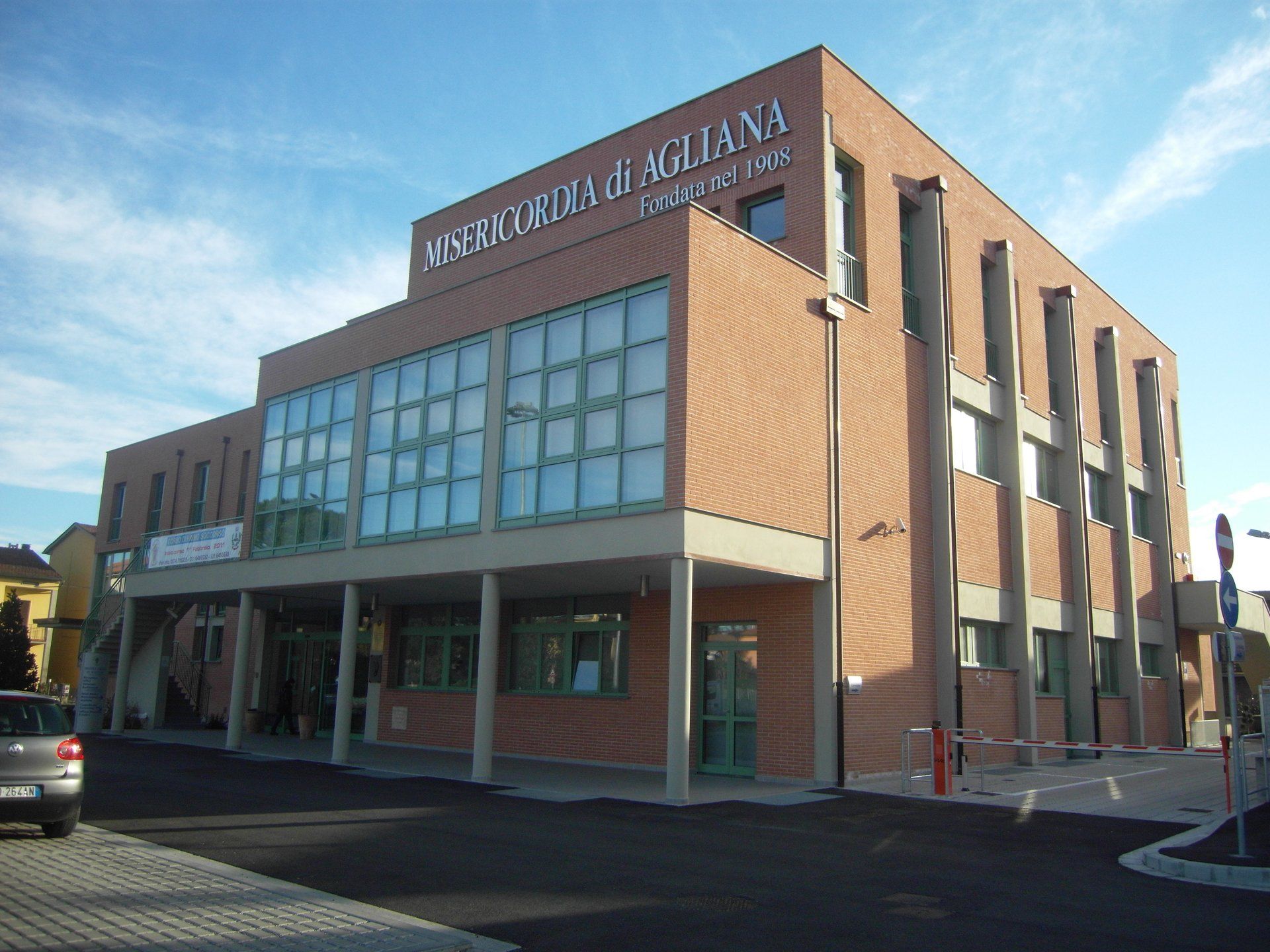 facciata continua con vetri