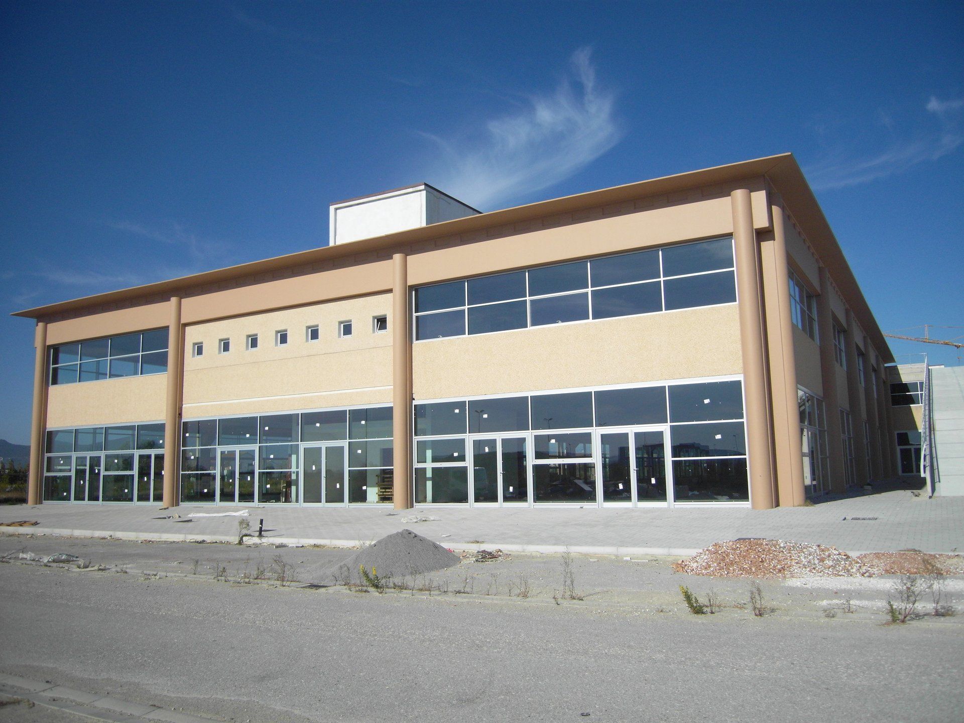 facciata continua in un edificio aziendale