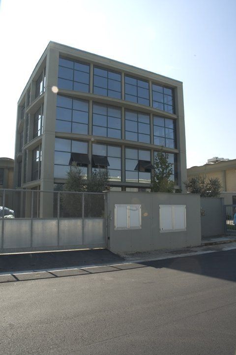 facciata edificio con vetri