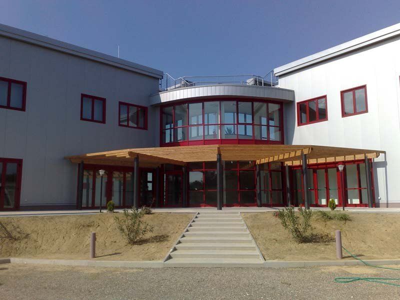 rivestimento in alluminio per ingresso di ufficio