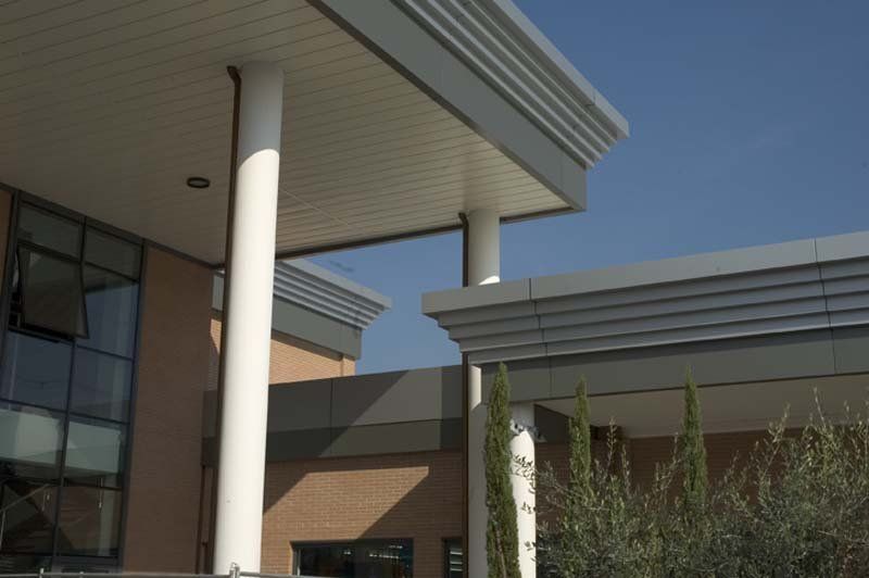 rivestimento in acciaio per tettoia di condominio