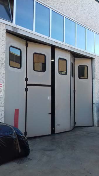 portone industriale per ingresso di mezzi speciali