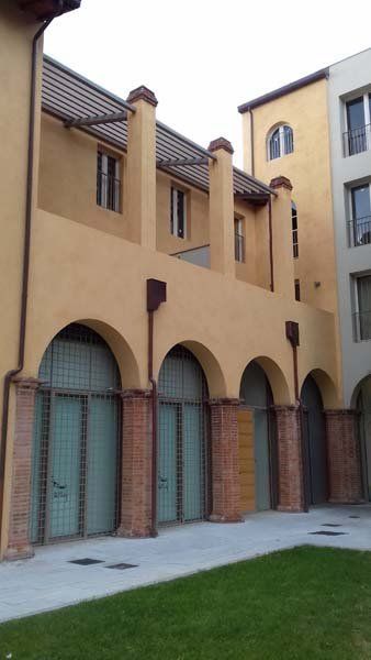 frangisole installato su facciata di edificio ristrutturato