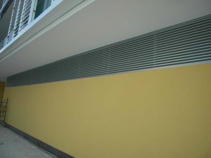 frangisole installato su facciata di edificio