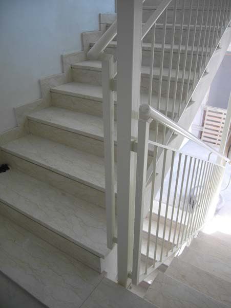 parapetto scorrimano su scala condominiale