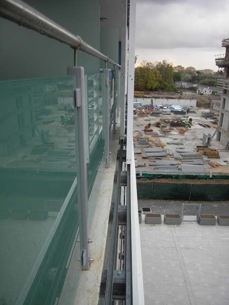 parapetto su cornicione esterno