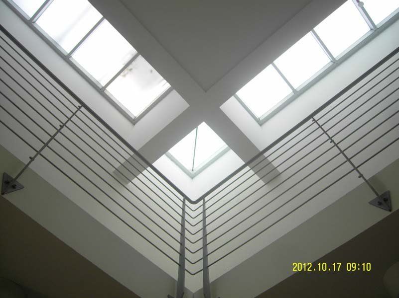 parapetto su balconata interna di condominio