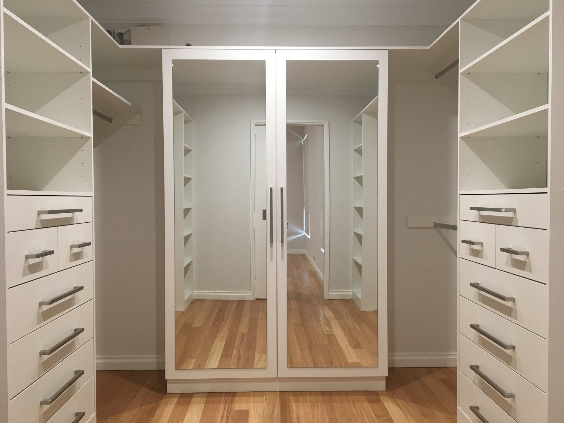 Walk In Wardrobes Perth - Custom Walk In Robes & Closets | Uzit ...