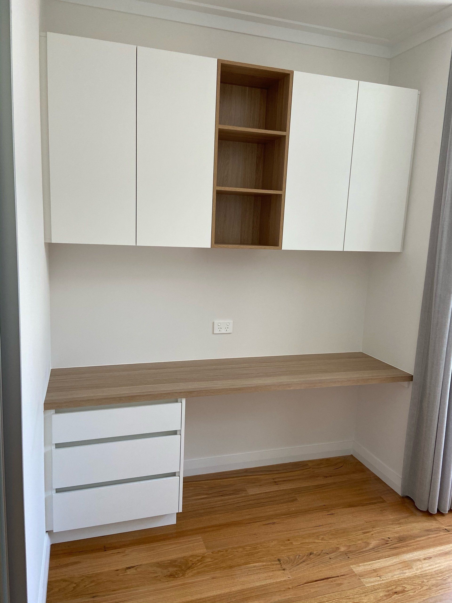 Custom Built In Desk And Overhead Cupboards